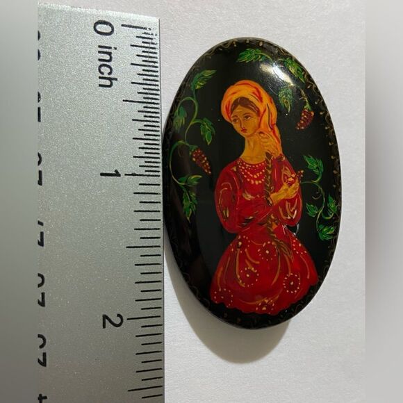 VTG Black Russian Brooch, hand painted. - Picture 4 of 5